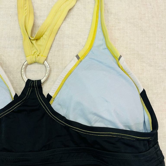 Nike athleisure wear tee - Picture 2 of 9